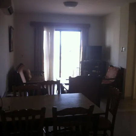 Zakos Court