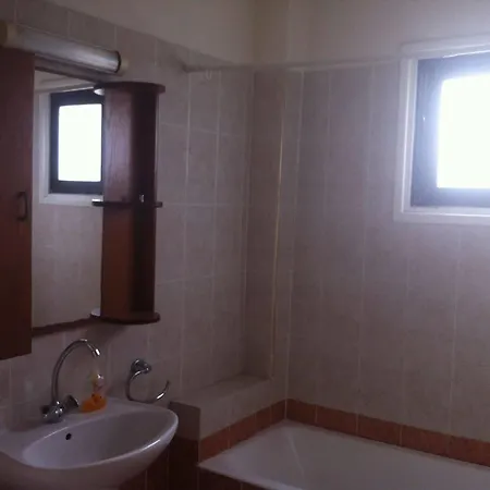 Zakos Court * לרנקה