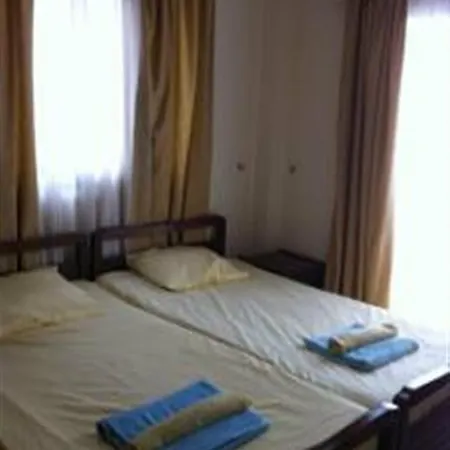 דירה Zakos Court