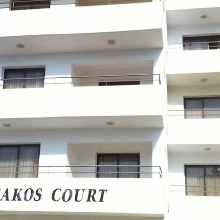 Zakos Court דירה