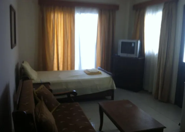 Zakos Court Apartament *